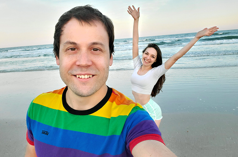 Photo of Steven and Lauren at the beach